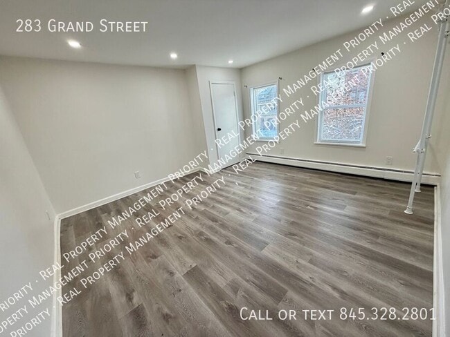 Building Photo - 283 Grand St