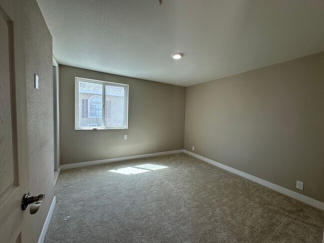 Building Photo - 1564 53rd St