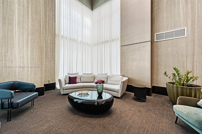 Building Photo - 950 Brickell Bay Dr