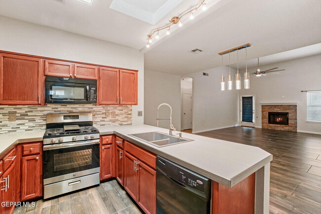 Building Photo - 6753 Parque Del Sol Dr