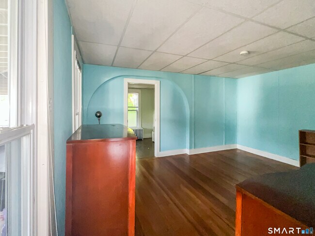 Building Photo - 58 Shore Dr
