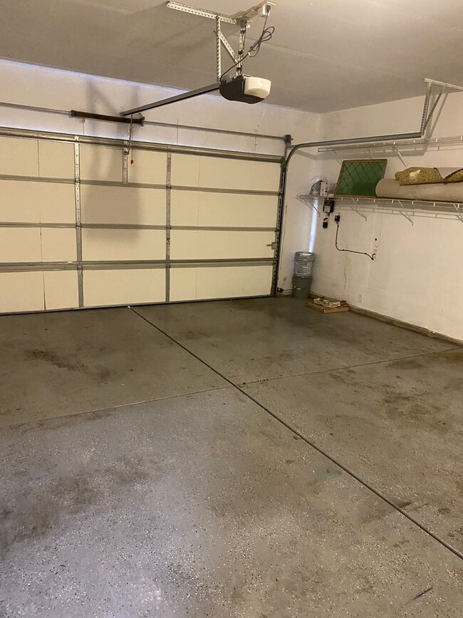 Building Photo - Great location on this split floorplan 3 b...