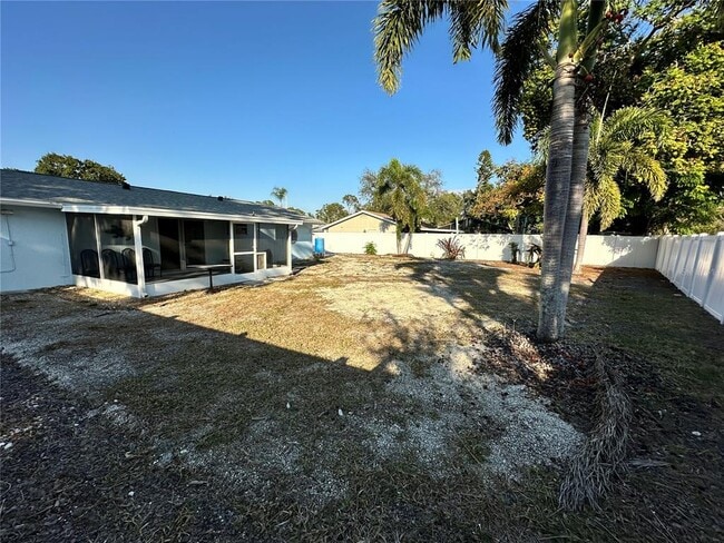 Building Photo - 6213 33rd Ave Cir W