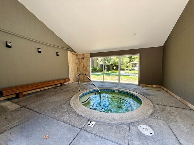 Building Photo - 105 Walnut Hill Ct
