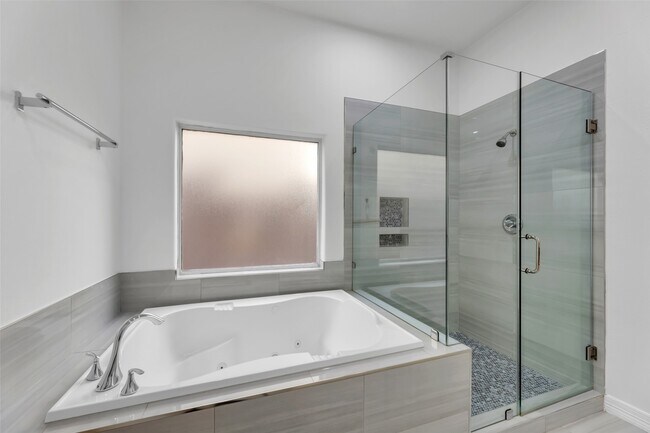 Building Photo - 6014 Hamman St