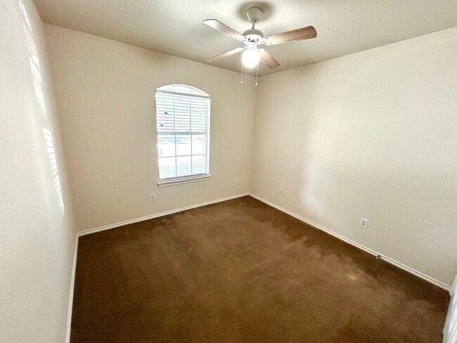 Building Photo - **MOVE IN SPECIAL** Welcome Home to Comfor...