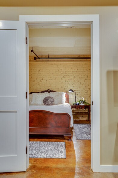 bedroom - 223 S Grand