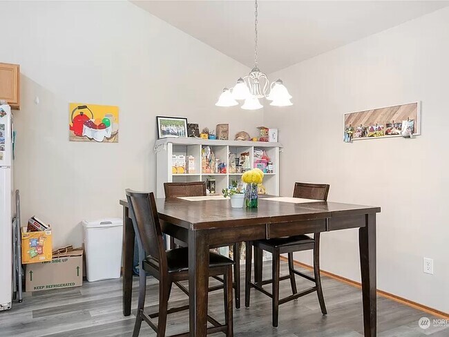 Building Photo - 2296 James Cir