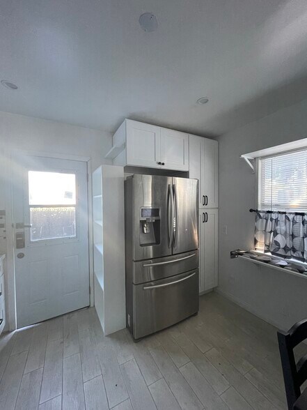 Building Photo - 4374 Overland Ave
