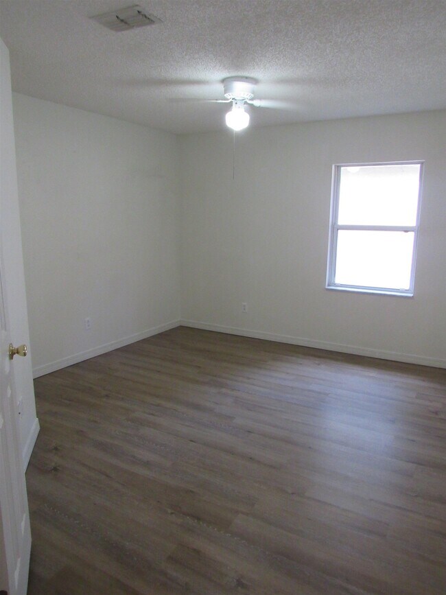 Building Photo - 657 Intracoastal Cir