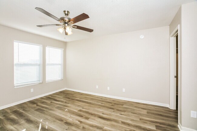 Building Photo - 8038 Retreat Ln