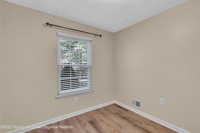 Building Photo - 134 Whispering Oaks Way
