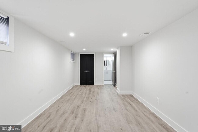 Building Photo - 1204 Trenton Pl SE