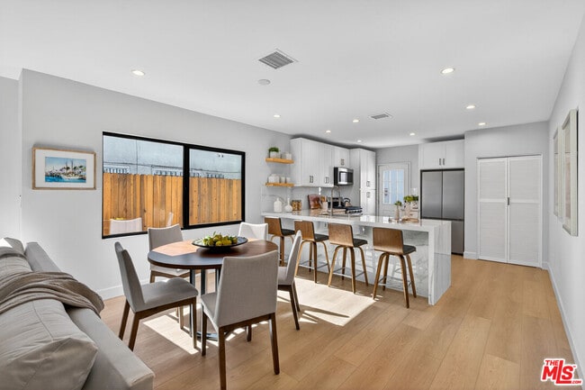 Building Photo - 2931 S Bronson Ave