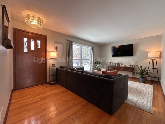 Building Photo - 2728 Vassar Dr SE