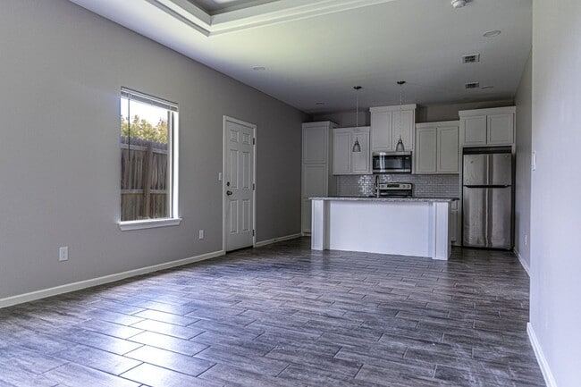Building Photo - 5808 Sandpiper Ave