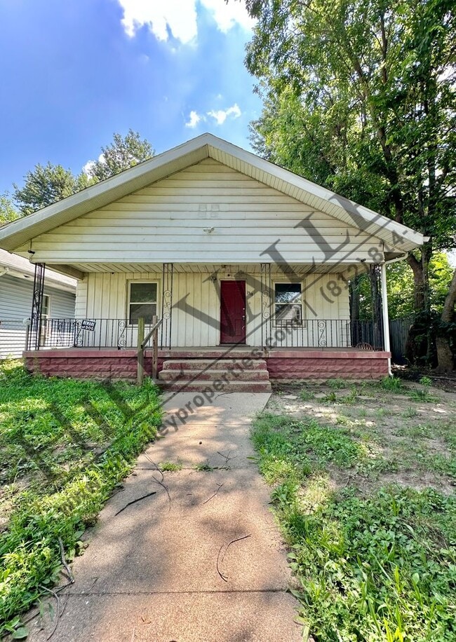 Building Photo - 1318 S 11th St