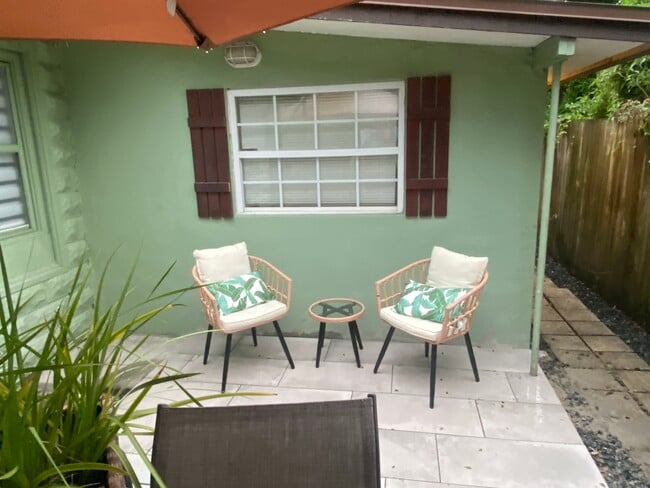 Sitting Area - 2506 Formosa Ave