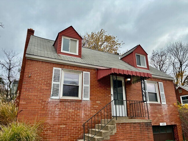 Building Photo - Charming 3/2 Home in Castle Shannon - Garage and Basement - Available NOW!