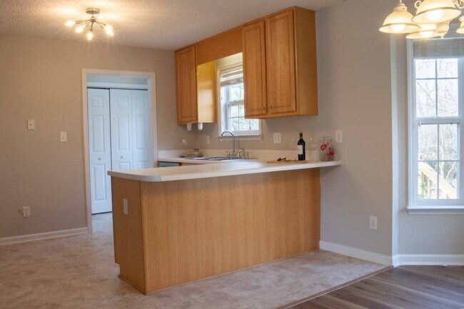 Building Photo - 1024 S Philwood Ct