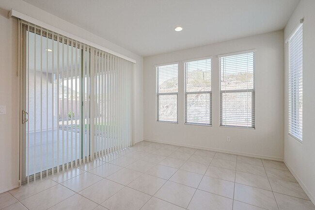 Building Photo - Beautiful 4 Bedroom Home in Aloravita Community