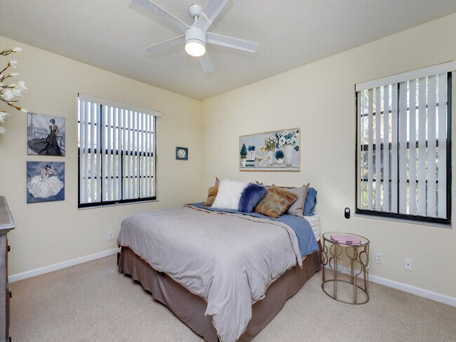 Building Photo - 102 Astor Cir