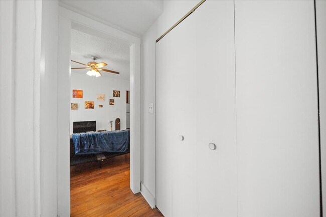 Building Photo - 3727 N Pine Grove Ave