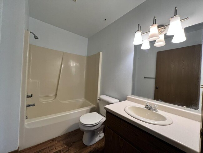 Building Photo - 282 Wintergreen Dr