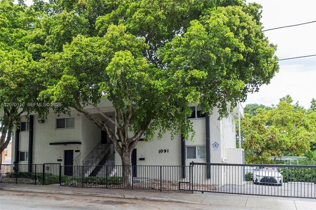 Building Photo - 1091 SW 4th St