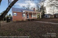 Building Photo - 1420 Amhurst St