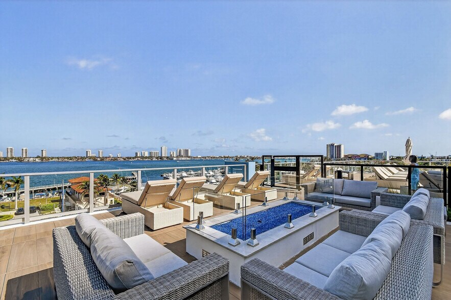 Amenity firepit overlooks the marina - 220 Lake Shore Dr
