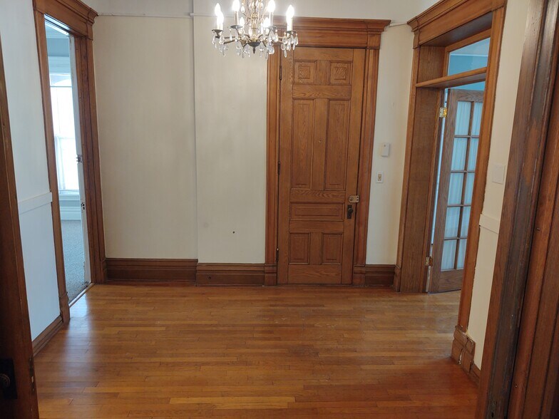 Dining room Westview - 617 W South St