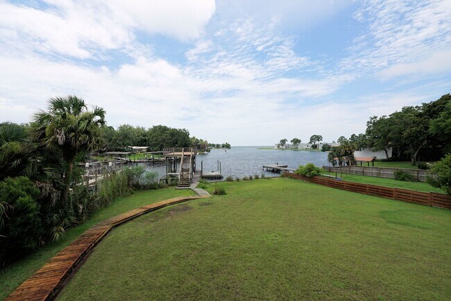 Building Photo - Waterfront in Shalimar with Dock and Lift