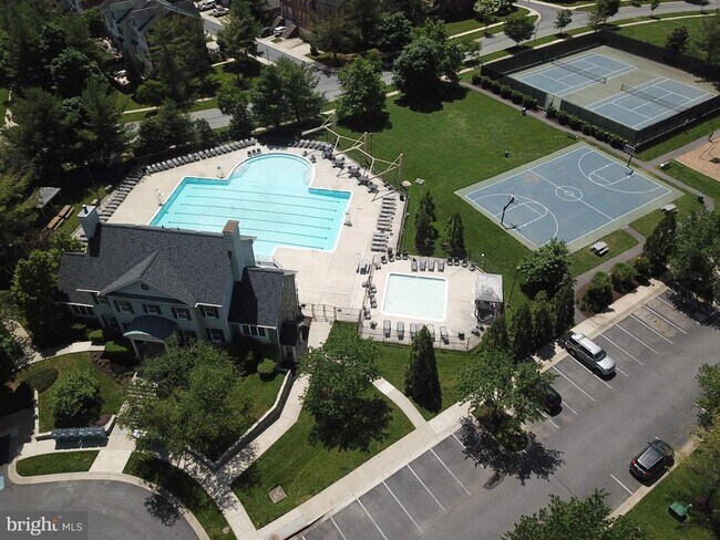 Building Photo - 13559 Flowerfield Dr