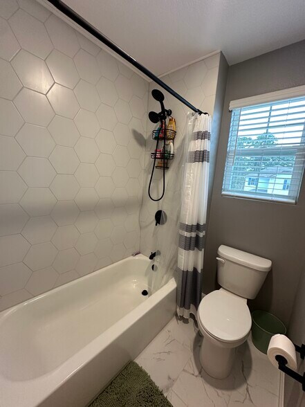 Building Photo - 150 Logrono Ct
