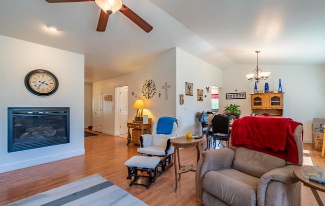 Building Photo - Three Bedroom Bayfield House Available for...