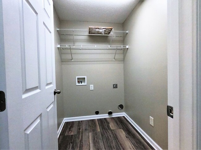 Building Photo - FOUNTAIN CITY: GROUND LEVEL 2 BEDROOM, 2 BATHROOM CONDO IN MAPLE CHASE