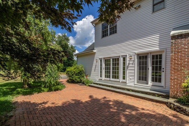 Building Photo - Charming Country Colonial on Cul-de-Sac, 4...