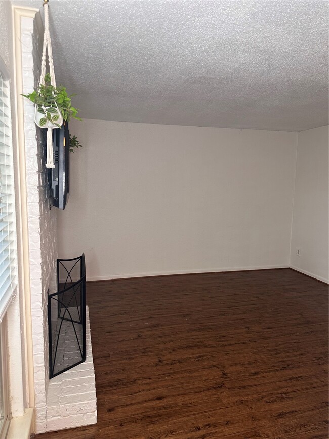 Building Photo - 1413 Bonanza Rd