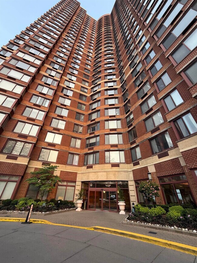 Building Photo - 100 Old Palisade Rd