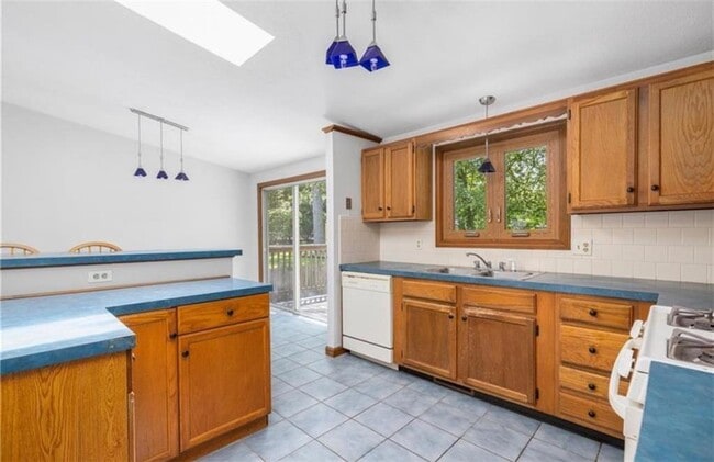 Building Photo - 85 Birkshire Dr