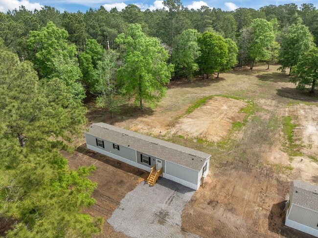 Building Photo - Peaceful 3 Bedroom Rental Home on 1 Acre – Lawn Care Included