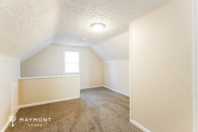 Building Photo - Charming 3 Bedroom Home
