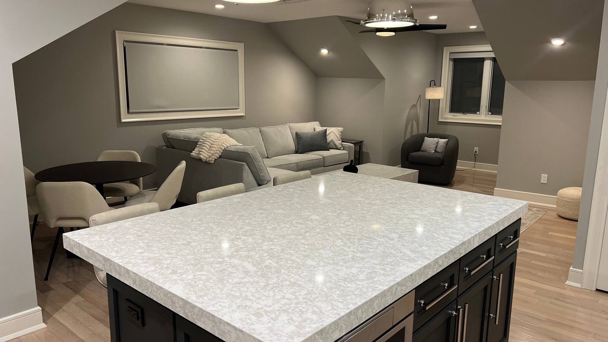 Large Island - 15 Broadway