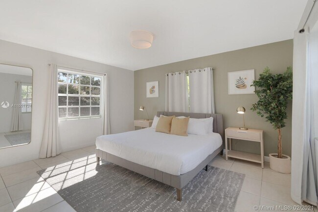 Building Photo - 5943 Biscayne Blvd