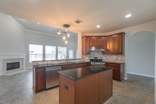 Building Photo - 139 S Rocky Point Cir