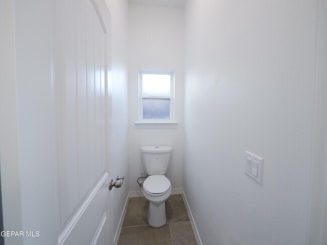 Building Photo - 913 Ada Ln