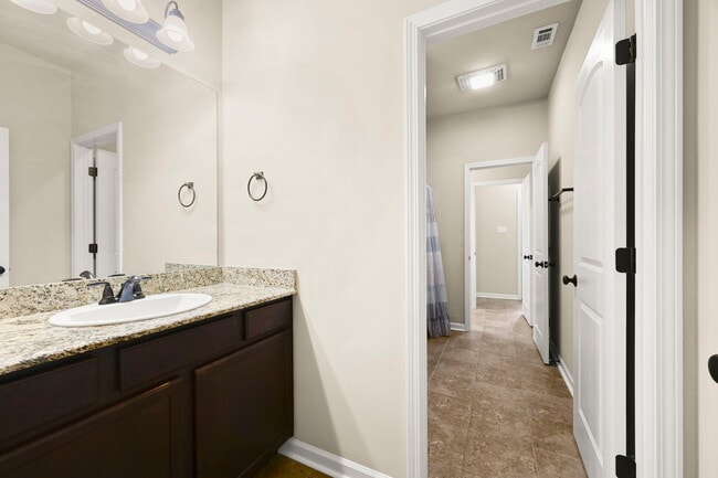 Building Photo - 37184 Sills Dr