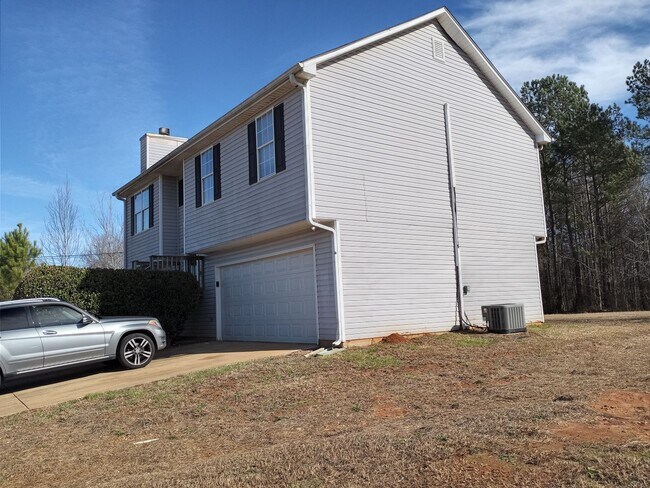 Building Photo - 3/2 with Large Bonus Room  - Split level home with large backyard