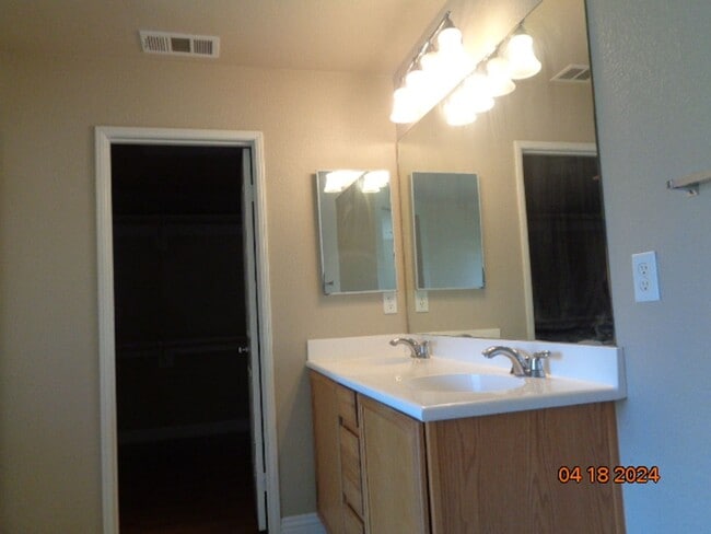 Building Photo - Large West Lancaster 2 Story Built in 2004 with 3638 sq. ft.